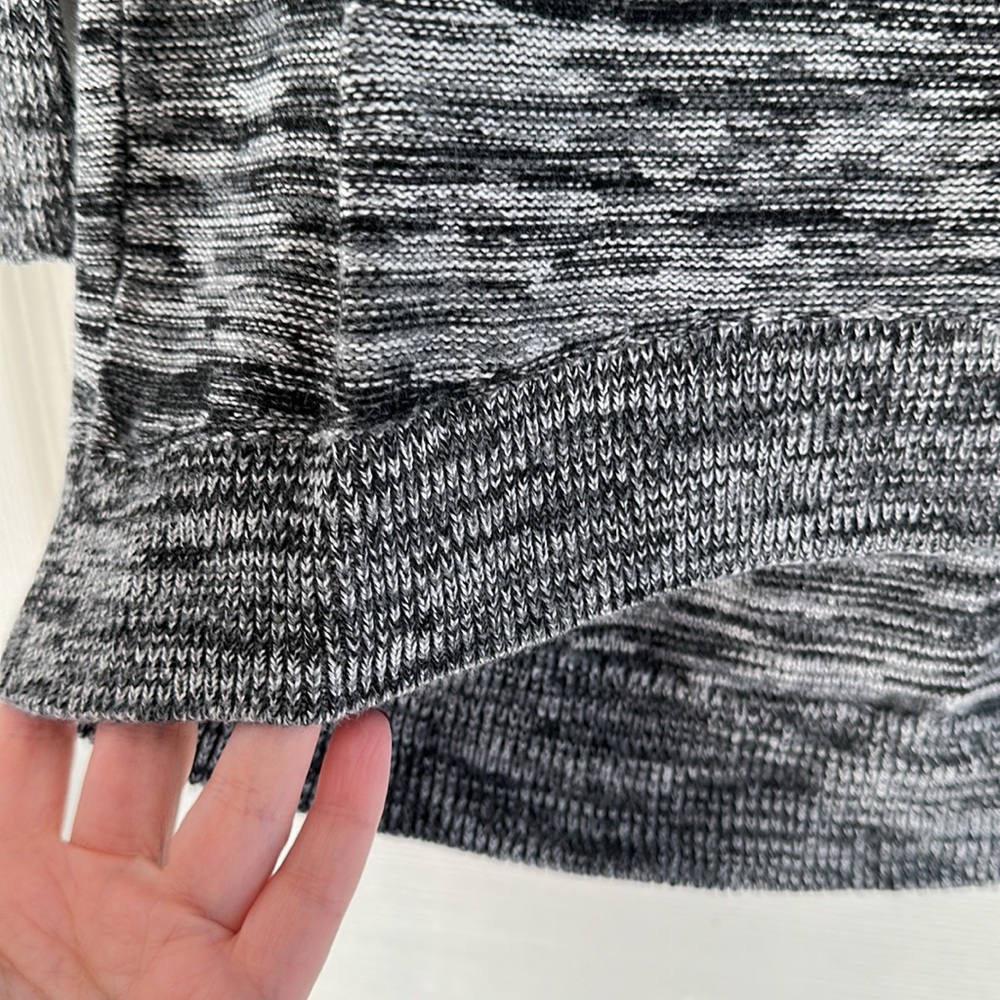 Loft black, gray & white sweater (M). - Picture 5 of 5